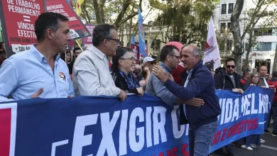 Governo está "capturado pela Banca". Greve geral? "Cheira à troika"