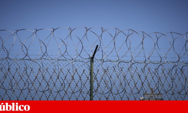 Intruso deixa telemóveis, álcool e droga na cadeia de Alcoentre e consegue fugir