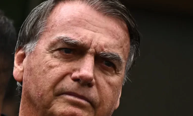 Juiz Alexandre de Moraes ordena início da pena de prisão de Jair Bolsonaro