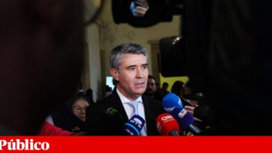 Líder do PS diz que Governo errou ao retirar verbas do PRR para unidades de saúde