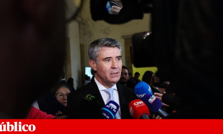 Líder do PS diz que Governo errou ao retirar verbas do PRR para unidades de saúde