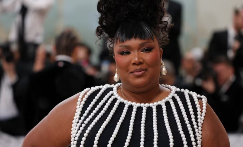 Lizzo alerta que o uso massivo de Ozempic está a apagar as mulheres <em>plus size</em>