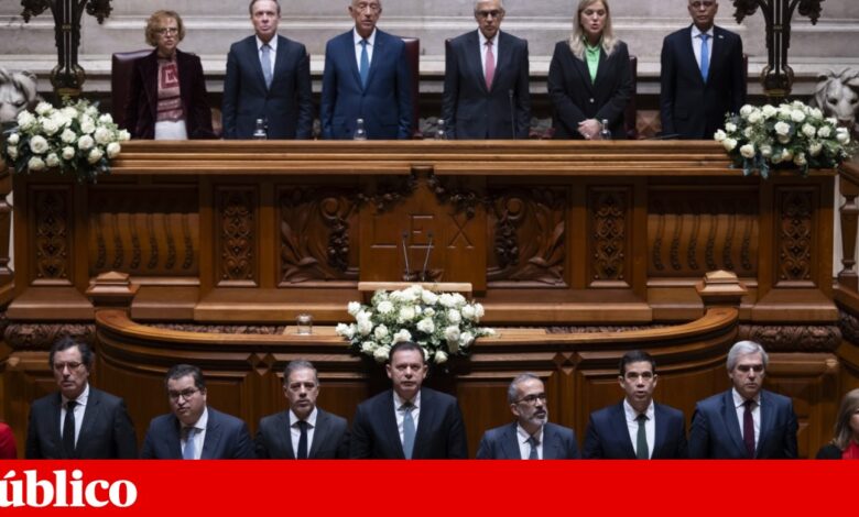 Marcelo apadrinha lançamento de selos sobre os 50 anos do 25 de Novembro no Parlamento