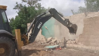 Matola remove casa que obstruía curso de água