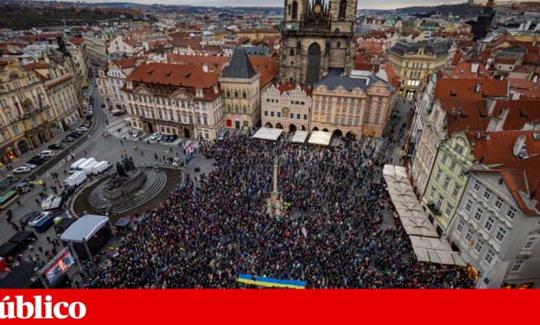 Milhares de checos manifestam-se em Praga contra Andrej Babis