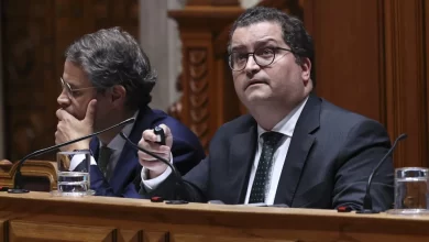 Ministro diz que proposta do PS para aumento de pensões é "contraditória"