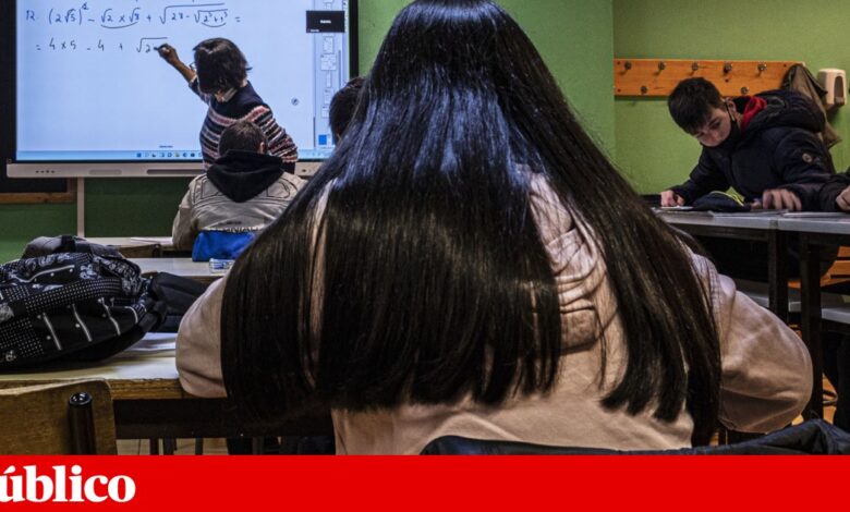 Missão Escola Pública: “Estado não consegue garantir todos os professores, mas promete tutores digitais”