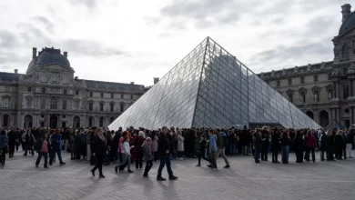 Mulher de 38 anos acusada de roubo e conspiração no caso do Louvre