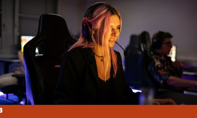 Mulheres <em>gamers</em> jogam mais sozinhas e são discriminadas nas equipas de videojogos