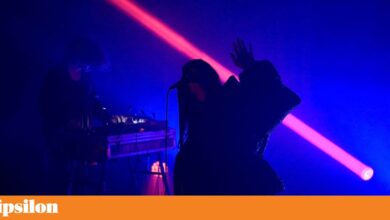 Must Be Blue voltam a <i>No Followers, Please</i> com um registo ao vivo de <i>Cosmic dance</i>