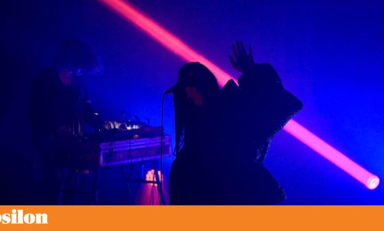 Must Be Blue voltam a <i>No Followers, Please</i> com um registo ao vivo de <i>Cosmic dance</i>