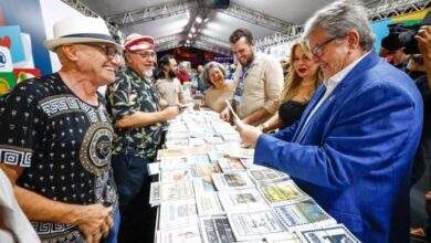 “Ninguém tem o direito de atentar contra a democracia”, afirma governador da Paraíba