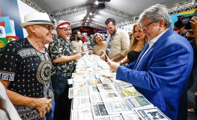 “Ninguém tem o direito de atentar contra a democracia”, afirma governador da Paraíba