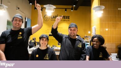 No Café Joyeux, um lego na mesa é um lugar no mundo