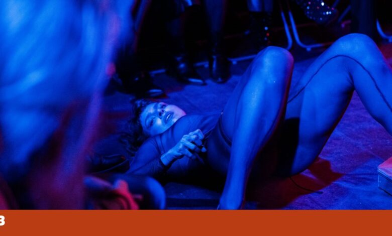 No Café Lusitano, o <i>pole dance</i> volta a ser estrela, entre o sexy e o acrobático