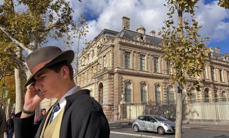 O “detective misterioso” na fotografia do assalto ao Louvre é um dândi de 15 anos