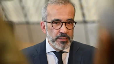 Rangel defende ministra: "Só sofre ataques quem está a mudar o sistema"