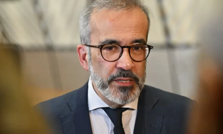 Rangel defende ministra: "Só sofre ataques quem está a mudar o sistema"