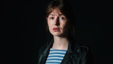 Sally Rooney diz que os seus livros podem vir a ser banidos no Reino Unido por causa de apoio ao Palestine Action