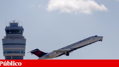 Trump ameaça cortar salários de controladores de tráfego aéreo ausentes do trabalho