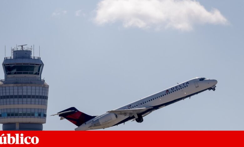Trump ameaça cortar salários de controladores de tráfego aéreo ausentes do trabalho