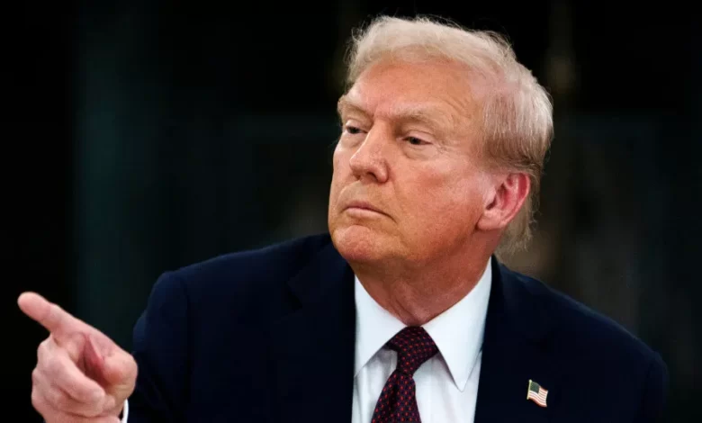 Trump anuncia anulação de textos de Biden assinados com ajuda de máquina