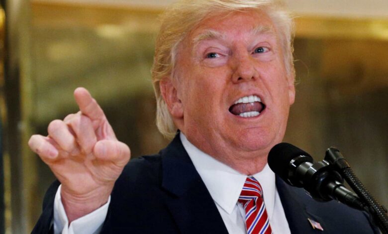 Trump pressiona Zelensky para aceitar plano: "Podem continuar a lutar"