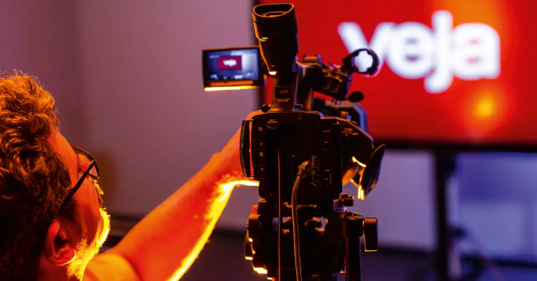 VEJA+ estreia no TCL Channel e amplia presença no universo dos canais FAST