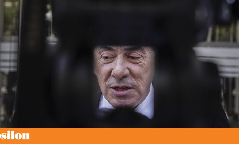 <em>Sr. Engenheiro — Alegadamente Um Musical</em> chega a 1 de Abril com José Sócrates na mira
