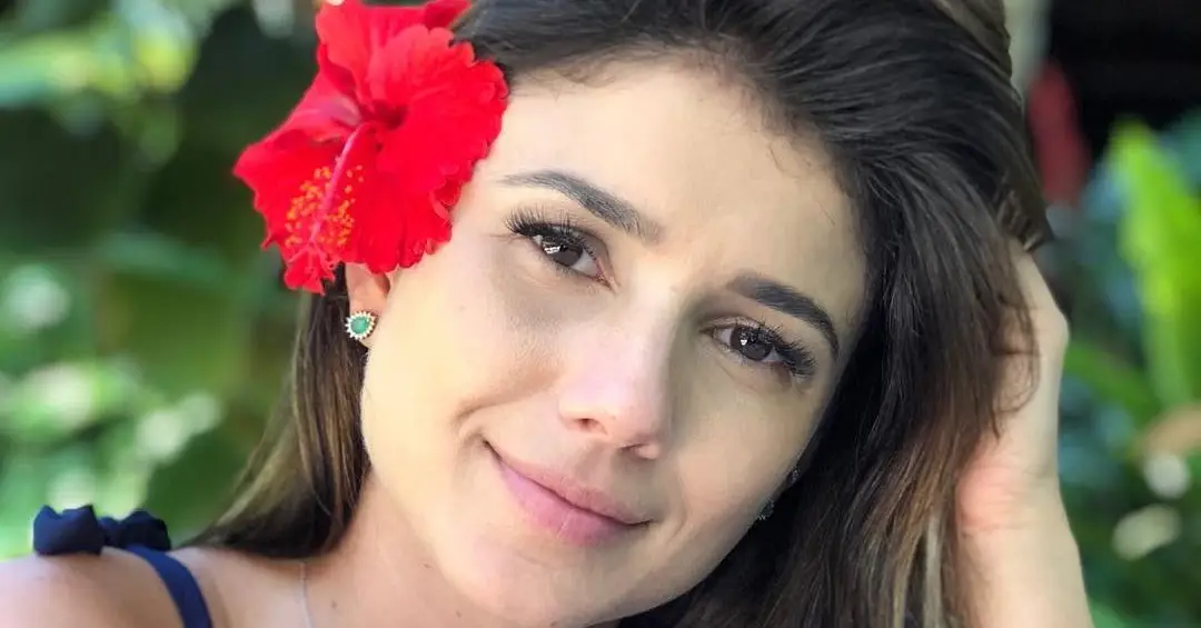 A reação de Paula Fernandes ao se identificar com depoimento sobre violência psicológica