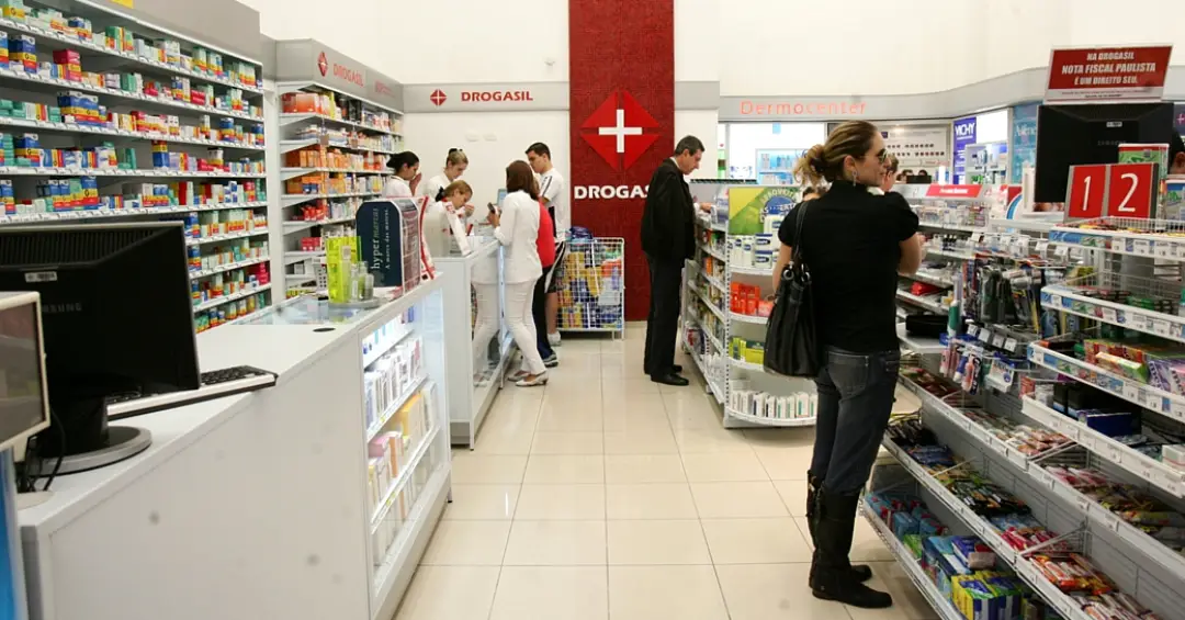 Anvisa proíbe venda de remédios das marcas Needs e Bwell, do grupo Raia e Drogasil