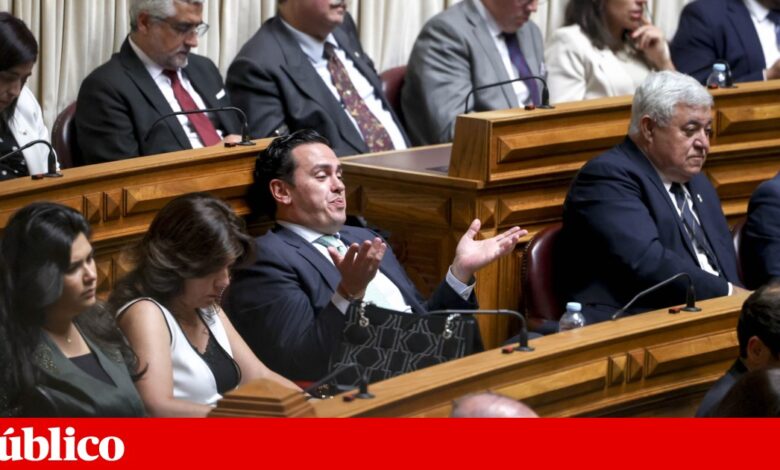 Gesto que pareceu beijo “era para o Livre”, disse Melo, que, “por vingança”, acusou Isabel Moreira de mentir