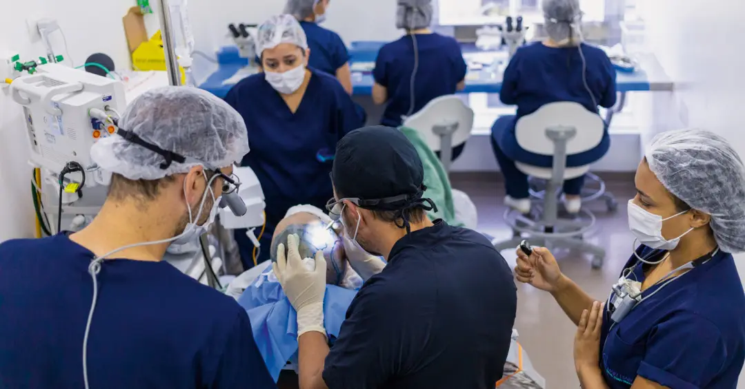 Por que o transplante capilar está fazendo a cabeça de tanta gente