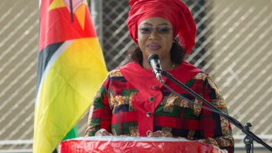 VISITA DE TRABALHO À ZAMBÉZIA: Primeira-dama promete angariar apoio para produção de carteiras