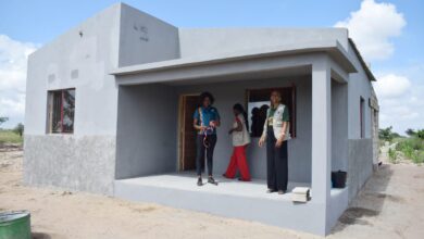 Vítima de incêndio recebe casa em Marracuene