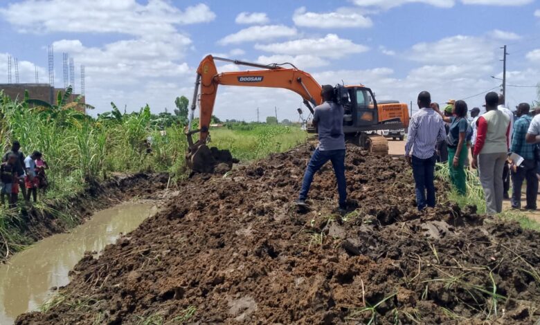 Boane abre valas de drenagem