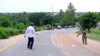 CHEIAS EM XAI-XAI: População desafia polícia para entrar na cidade inundada