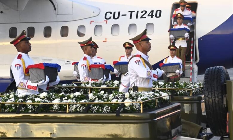 Corpos dos 32 combatentes cubanos caídos na Venezuela chegam à Havana 