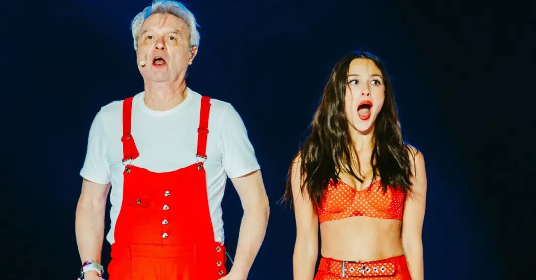 Encontro de gerações: David Byrne lança cover inusitado de Olivia Rodrigo