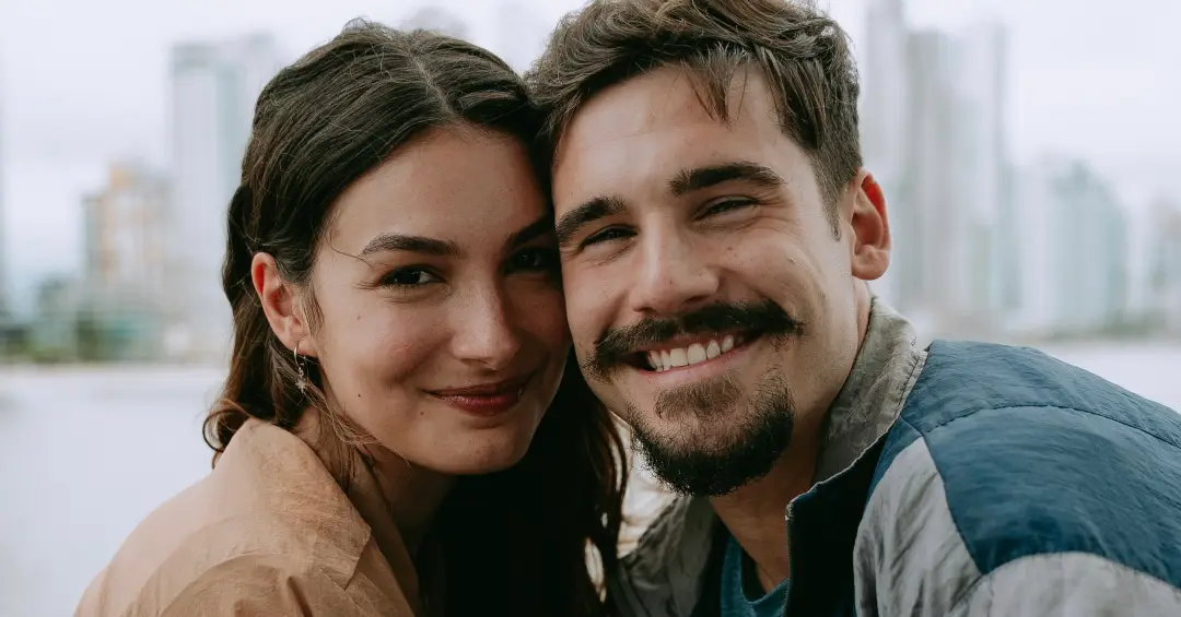 Nicolas Prattes revive parceria com atriz em ‘Minha Vida com Shurastey’