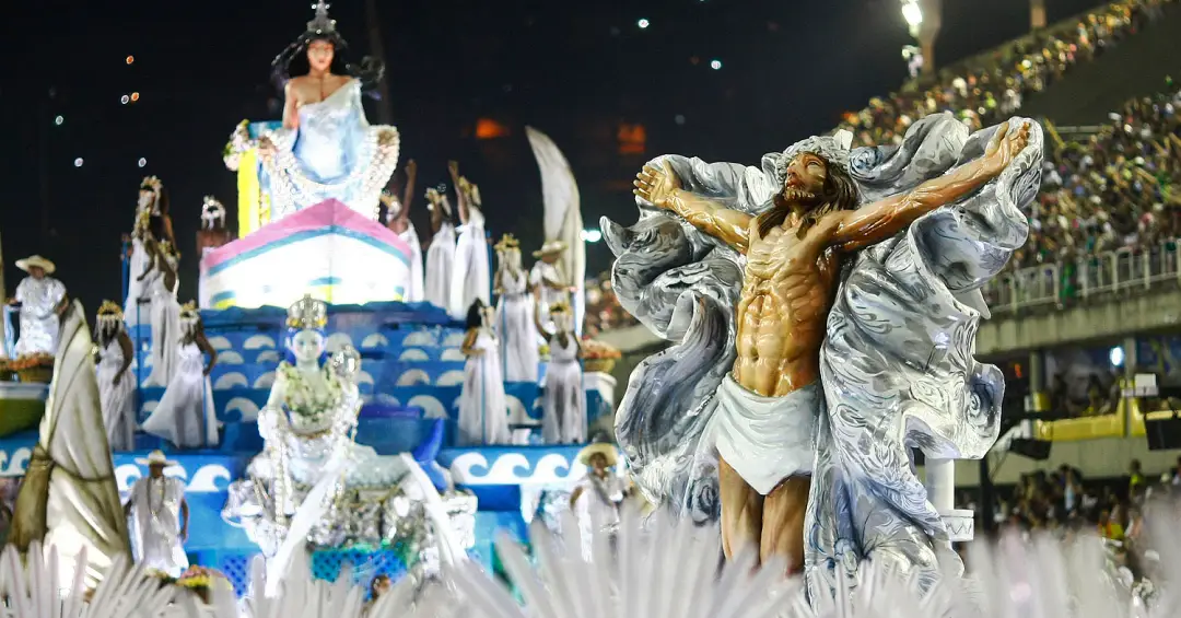 Por que deputado quer proibir imagens sacras e satânicas no Carnaval