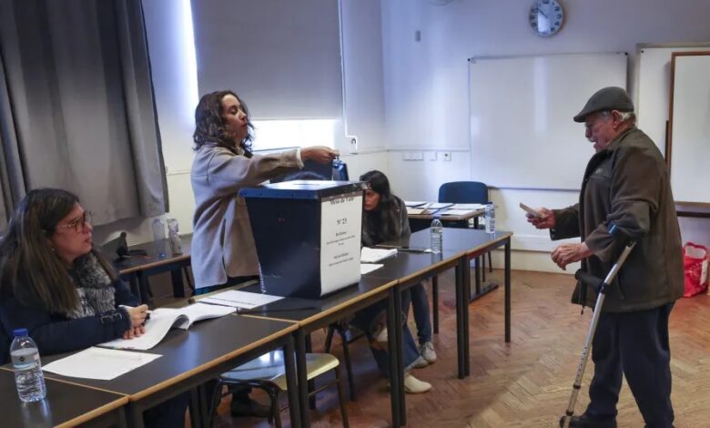Presidenciais em Portugal: Seguro e Ventura passam à segunda volta