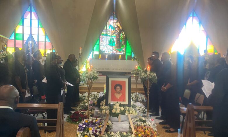 Velório de Luísa Diogo decorre na igreja Santo António da Polana