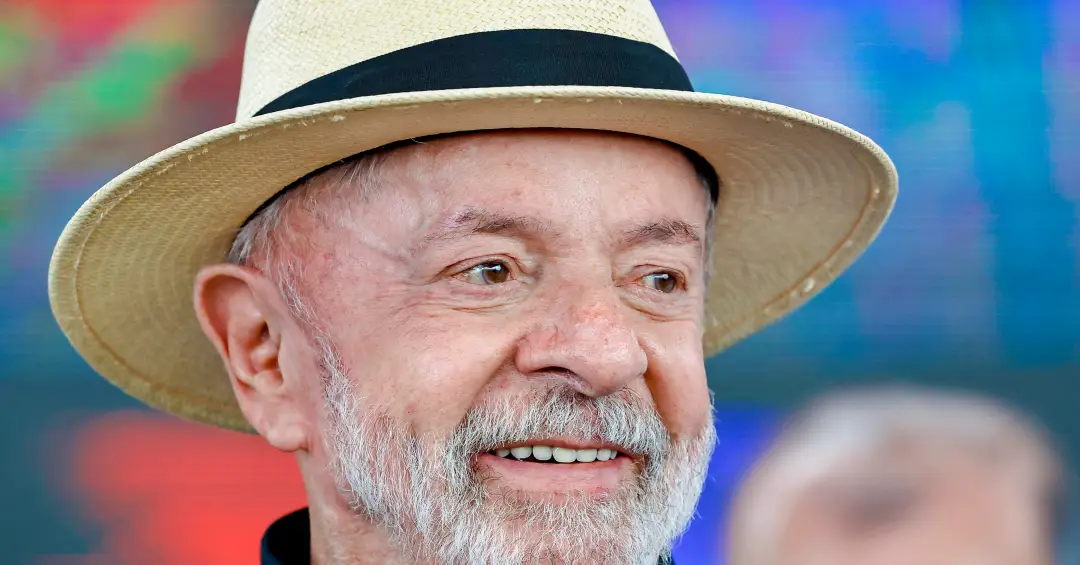 A tortuosa relação de políticos em homenagem nas escolas de samba