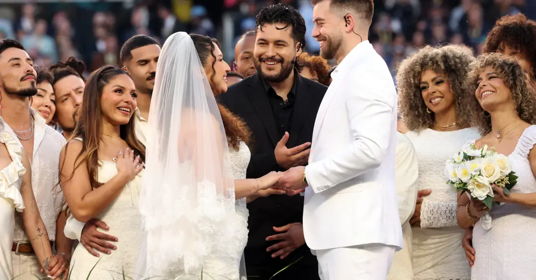 O casamento que surpreendeu público em show de Bad Bunny no Super Bowl