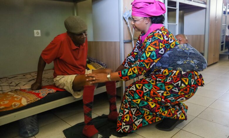 Primeira-Dama conforta vítimas das inundações