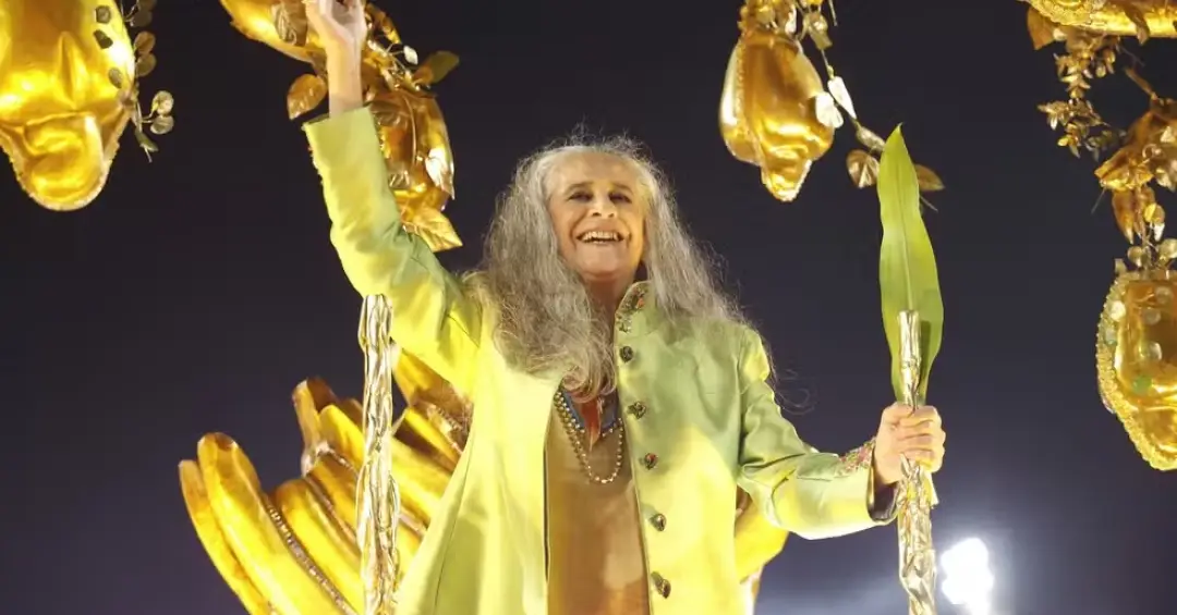 Vira-casaca, Maria Bethânia recebe Beija-Flor em casa