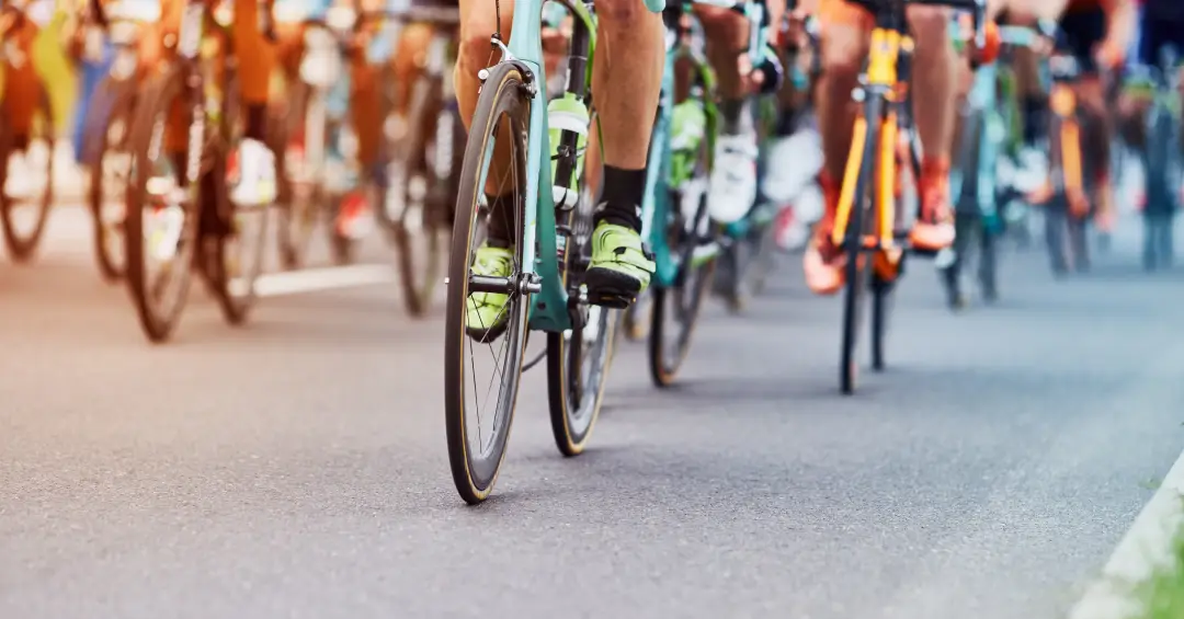 Atleta morre durante prova de triathlon em Curitiba; entenda possíveis causas