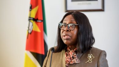 Primeira-Ministra recomenda reforço da gestão no HCM