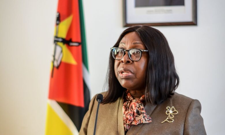 Primeira-Ministra recomenda reforço da gestão no HCM